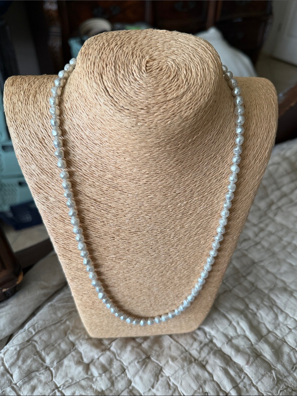 Pearl.necklace faux grey goldtone screw type clasp
